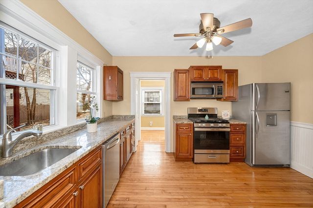 12 Metcalf St 12, Medford, MA 02155