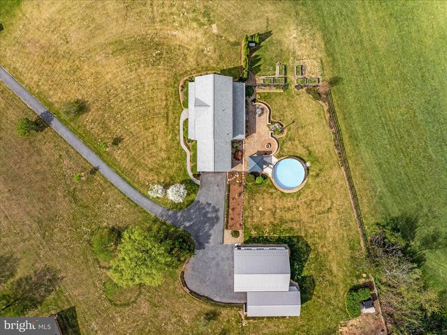 180 HOLSTEIN LN, Toms Brook, VA 22660