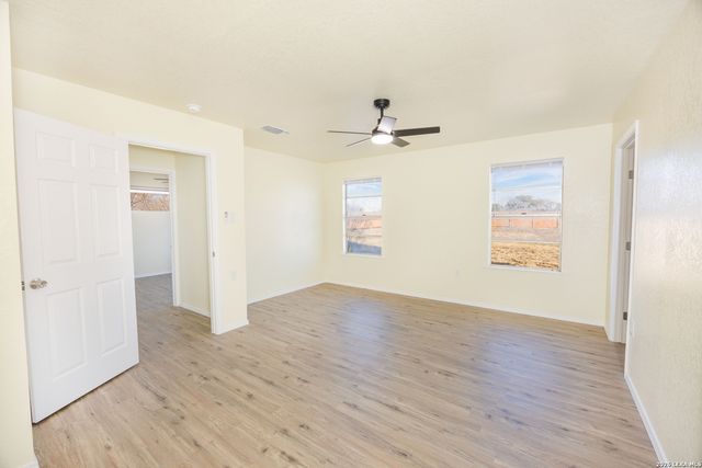 523A Rossville, Devine, TX 78016