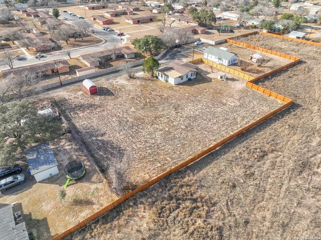 523A Rossville, Devine, TX 78016