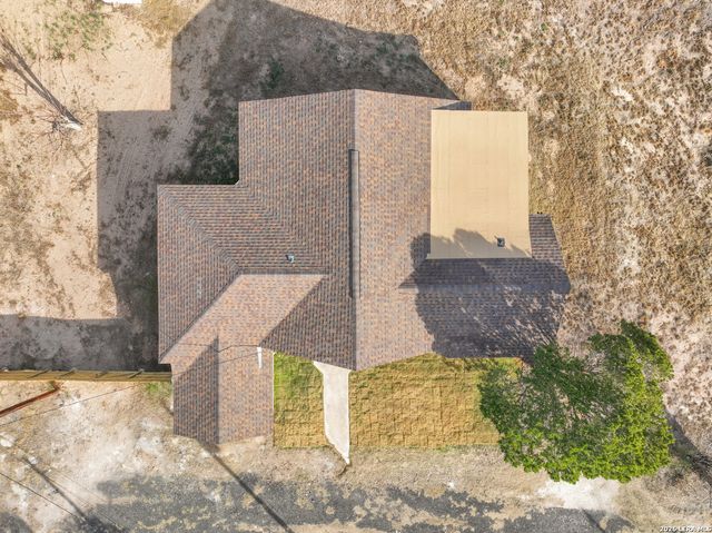 523A Rossville, Devine, TX 78016