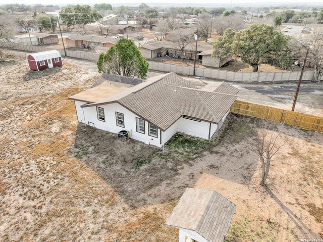 523A Rossville, Devine, TX 78016