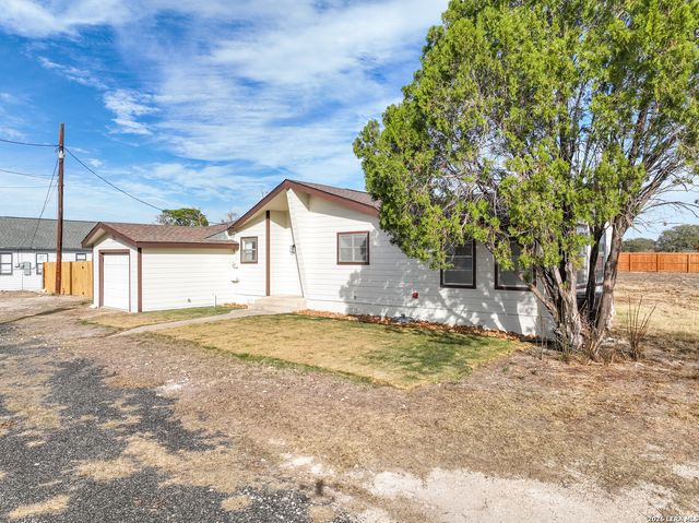 523A Rossville, Devine, TX 78016