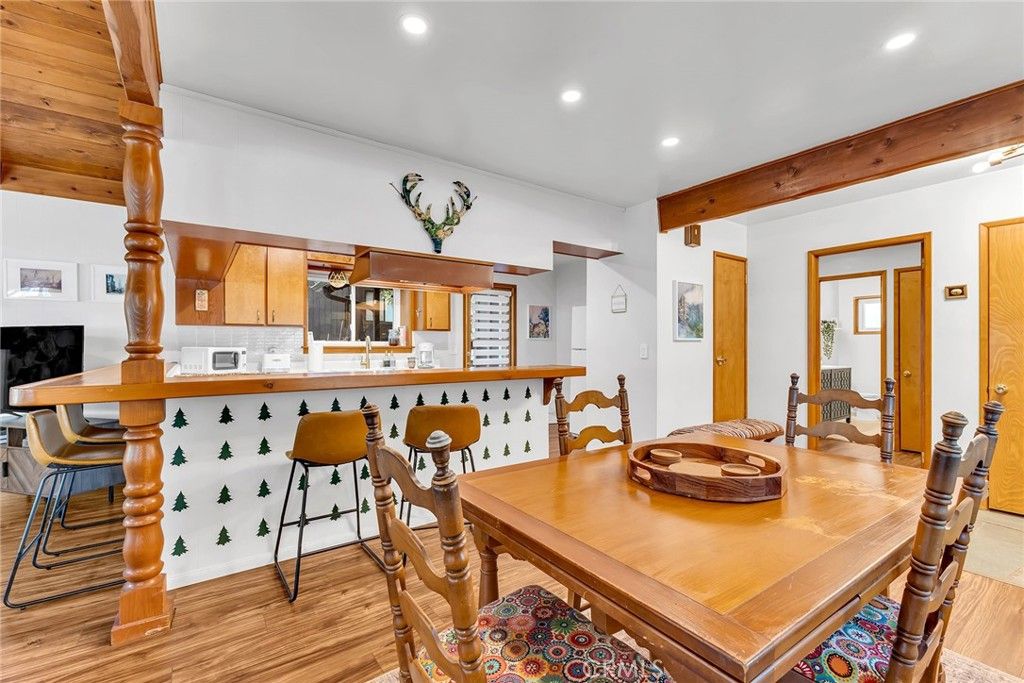 Image 11 of property listing at 25145 Marion Ridge, Idyllwild, CA 92549