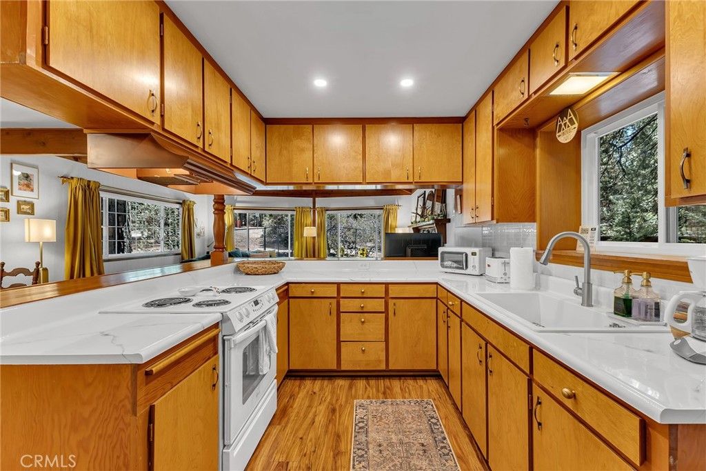 Image 15 of property listing at 25145 Marion Ridge, Idyllwild, CA 92549