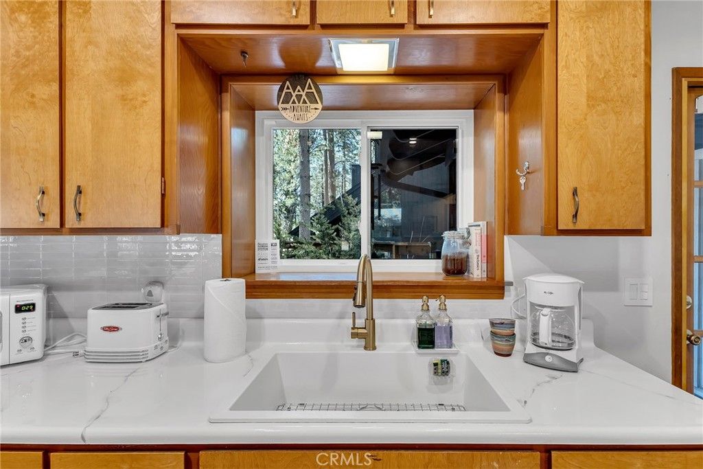 Image 17 of property listing at 25145 Marion Ridge, Idyllwild, CA 92549