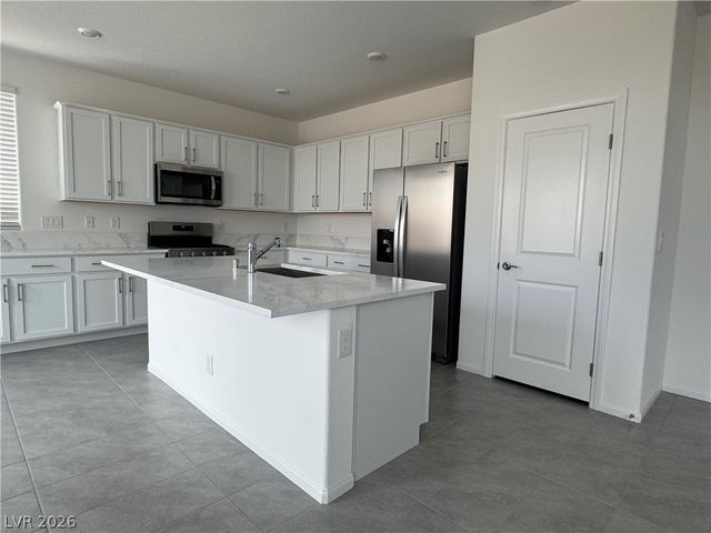 5958 Night Hawk Hill Street, Las Vegas, NV 89113