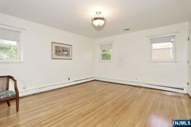 65 Haven Avenue, Bergenfield, NJ 07621