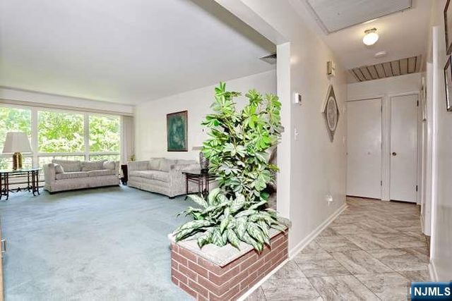 65 Haven Avenue, Bergenfield, NJ 07621