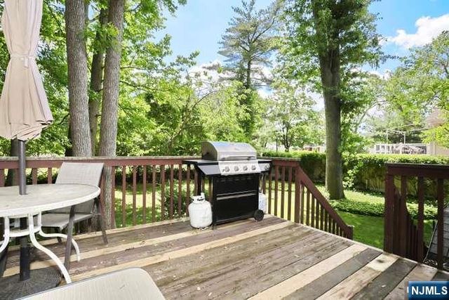 65 Haven Avenue, Bergenfield, NJ 07621