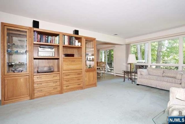 65 Haven Avenue, Bergenfield, NJ 07621