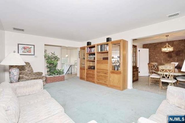 65 Haven Avenue, Bergenfield, NJ 07621