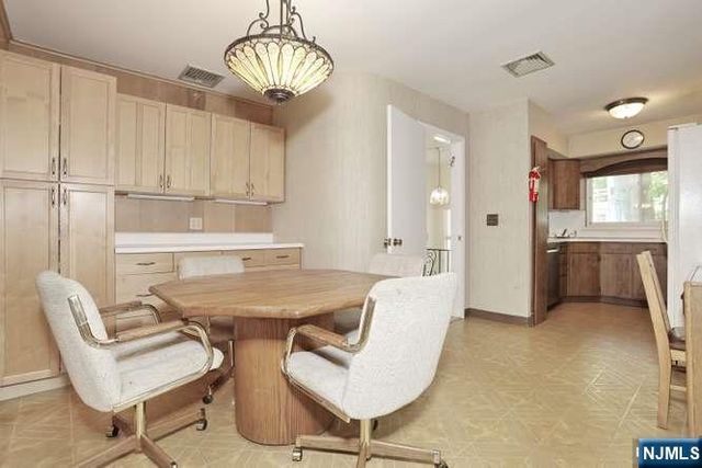 65 Haven Avenue, Bergenfield, NJ 07621