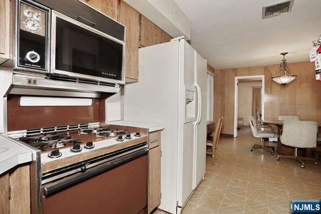 65 Haven Avenue, Bergenfield, NJ 07621