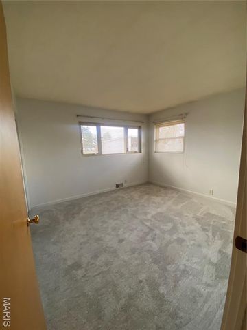 7 Wayne Street, St Charles, MO 63301