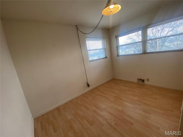 7 Wayne Street, St Charles, MO 63301