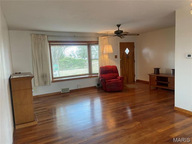 7 Wayne Street, St Charles, MO 63301