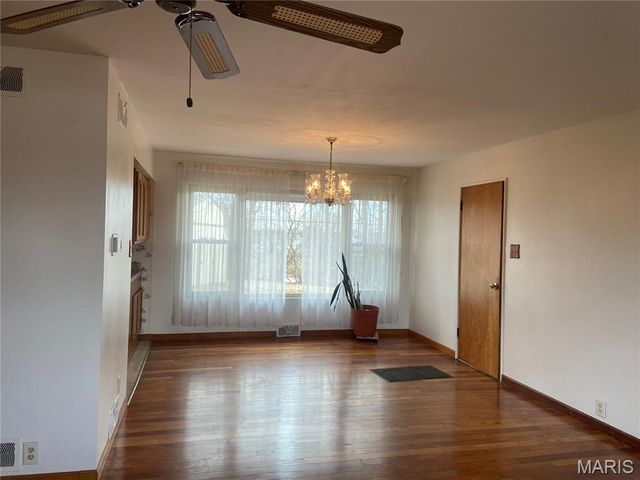 7 Wayne Street, St Charles, MO 63301