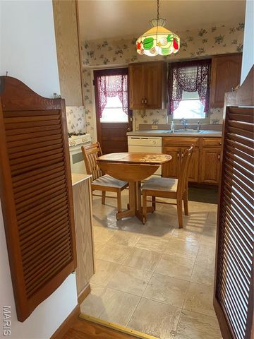 7 Wayne Street, St Charles, MO 63301