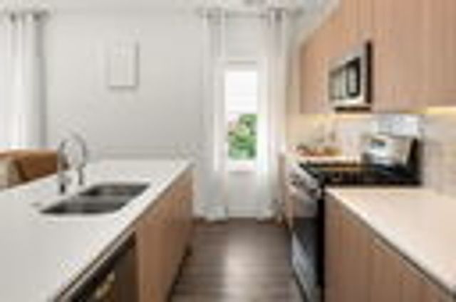 8469 GRAND Avenue 204, River Grove, IL 60171