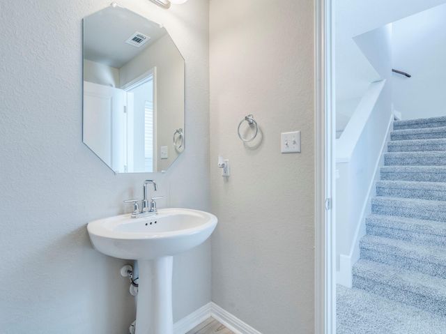 218 Glass Mountains WAY, Dripping Springs, TX 78620