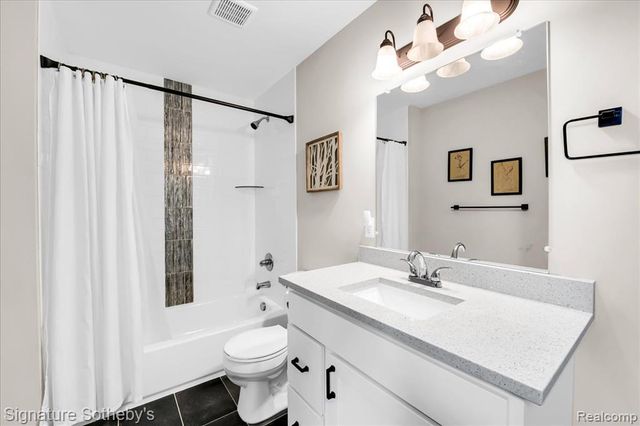 3210 Harvard Road, Royal Oak, MI 48073