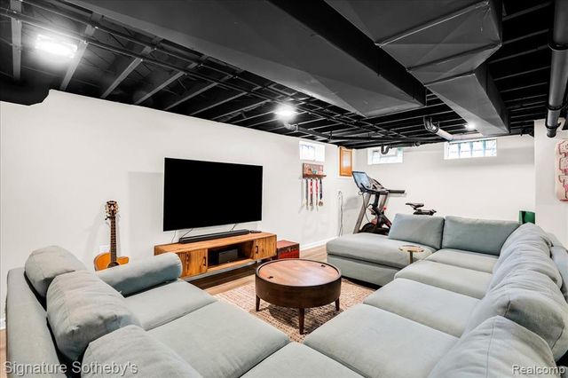 3210 Harvard Road, Royal Oak, MI 48073