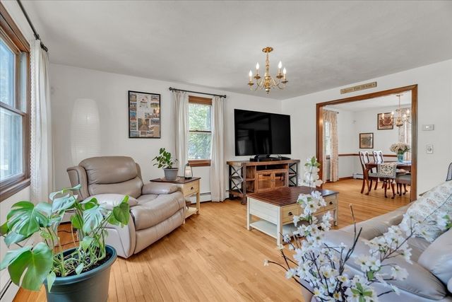 21 Edgewood Road, Seekonk, MA 02771