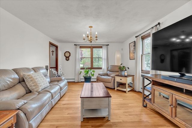 21 Edgewood Road, Seekonk, MA 02771