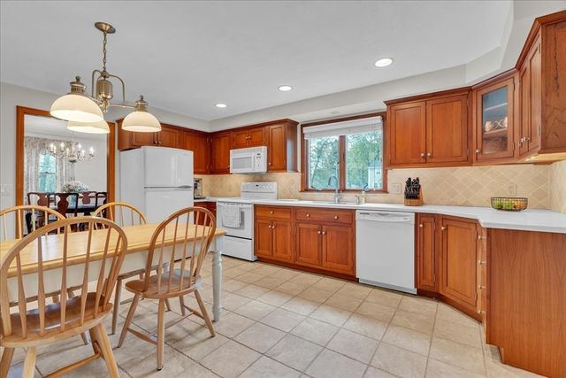 21 Edgewood Road, Seekonk, MA 02771