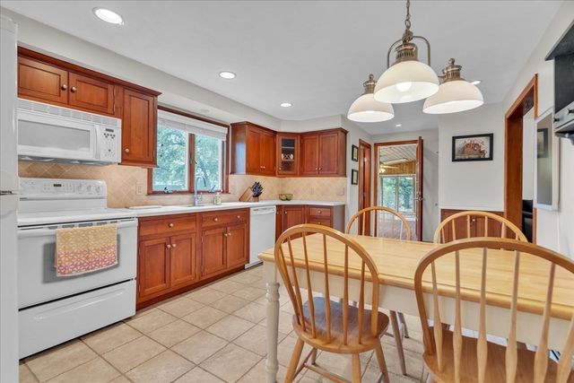 21 Edgewood Road, Seekonk, MA 02771