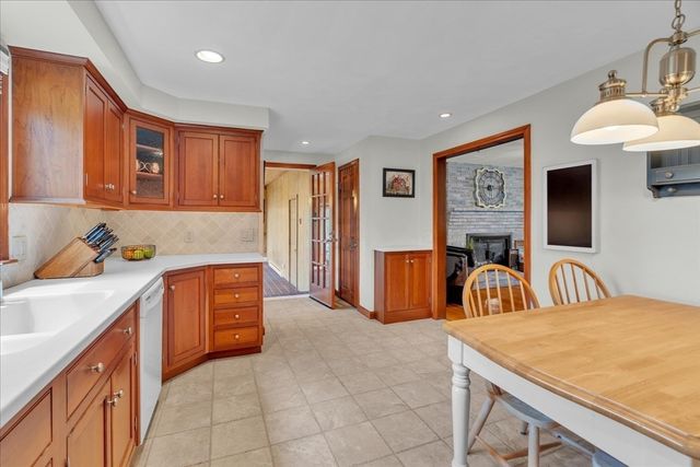 21 Edgewood Road, Seekonk, MA 02771
