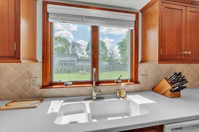 21 Edgewood Road, Seekonk, MA 02771