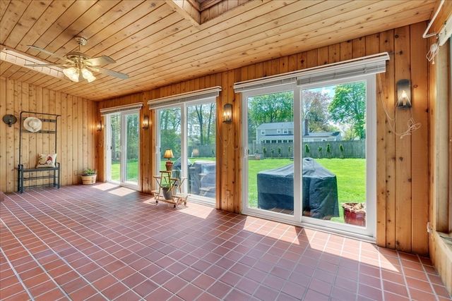 21 Edgewood Road, Seekonk, MA 02771