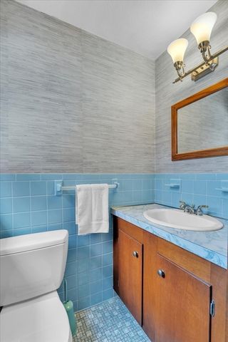 21 Edgewood Road, Seekonk, MA 02771