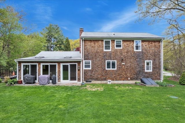 21 Edgewood Road, Seekonk, MA 02771