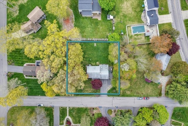 21 Edgewood Road, Seekonk, MA 02771