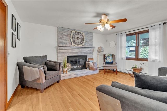 21 Edgewood Road, Seekonk, MA 02771