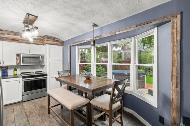 3913 65th Street, Urbandale, IA 50322