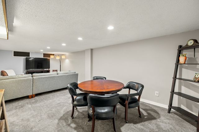 3913 65th Street, Urbandale, IA 50322