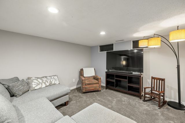 3913 65th Street, Urbandale, IA 50322