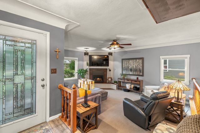 3913 65th Street, Urbandale, IA 50322