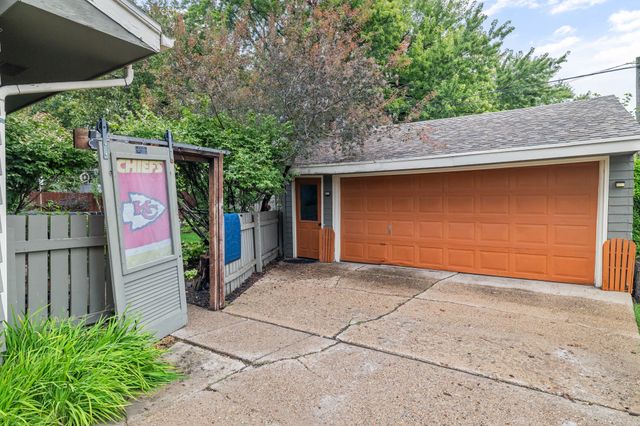 3913 65th Street, Urbandale, IA 50322