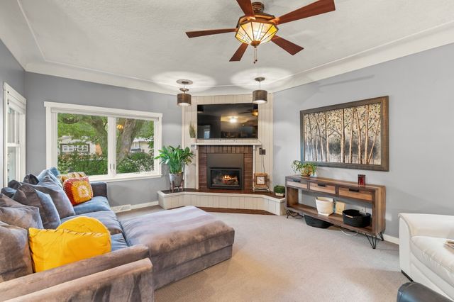 3913 65th Street, Urbandale, IA 50322