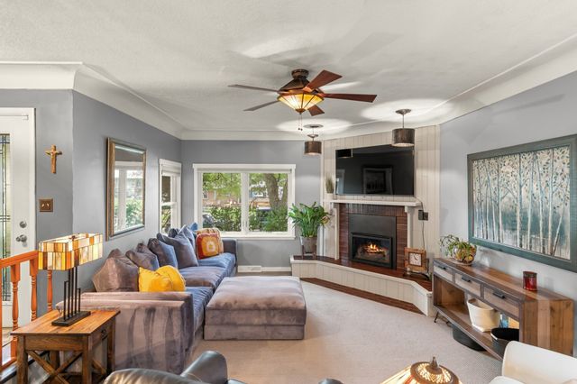 3913 65th Street, Urbandale, IA 50322