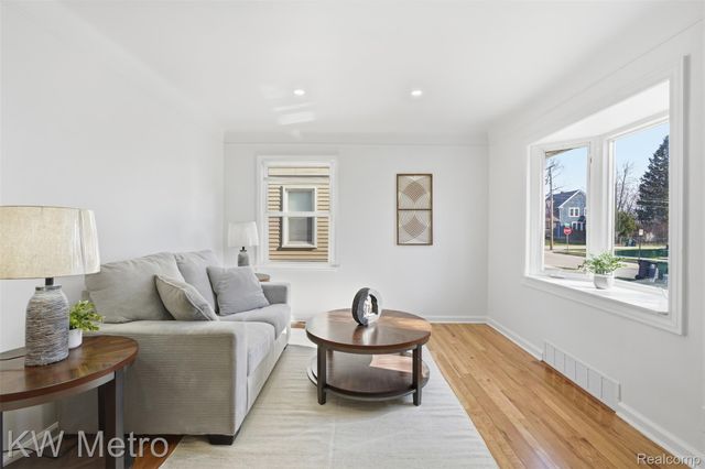 3273 Garden Avenue, Royal Oak, MI 48073