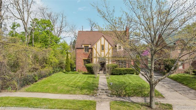 15 Miami Road, Pontiac, MI 48341