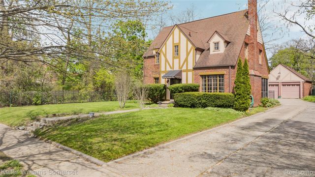 15 Miami Road, Pontiac, MI 48341