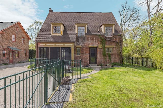 15 Miami Road, Pontiac, MI 48341