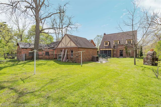 15 Miami Road, Pontiac, MI 48341